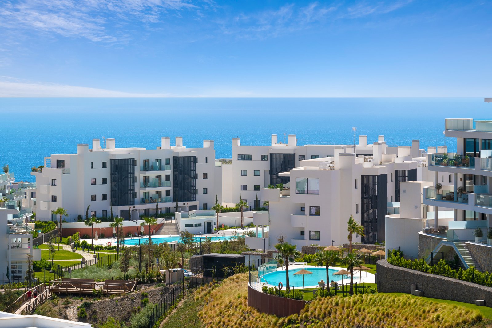 Apartments with pools and sea view in Higuerón, Fuengirola